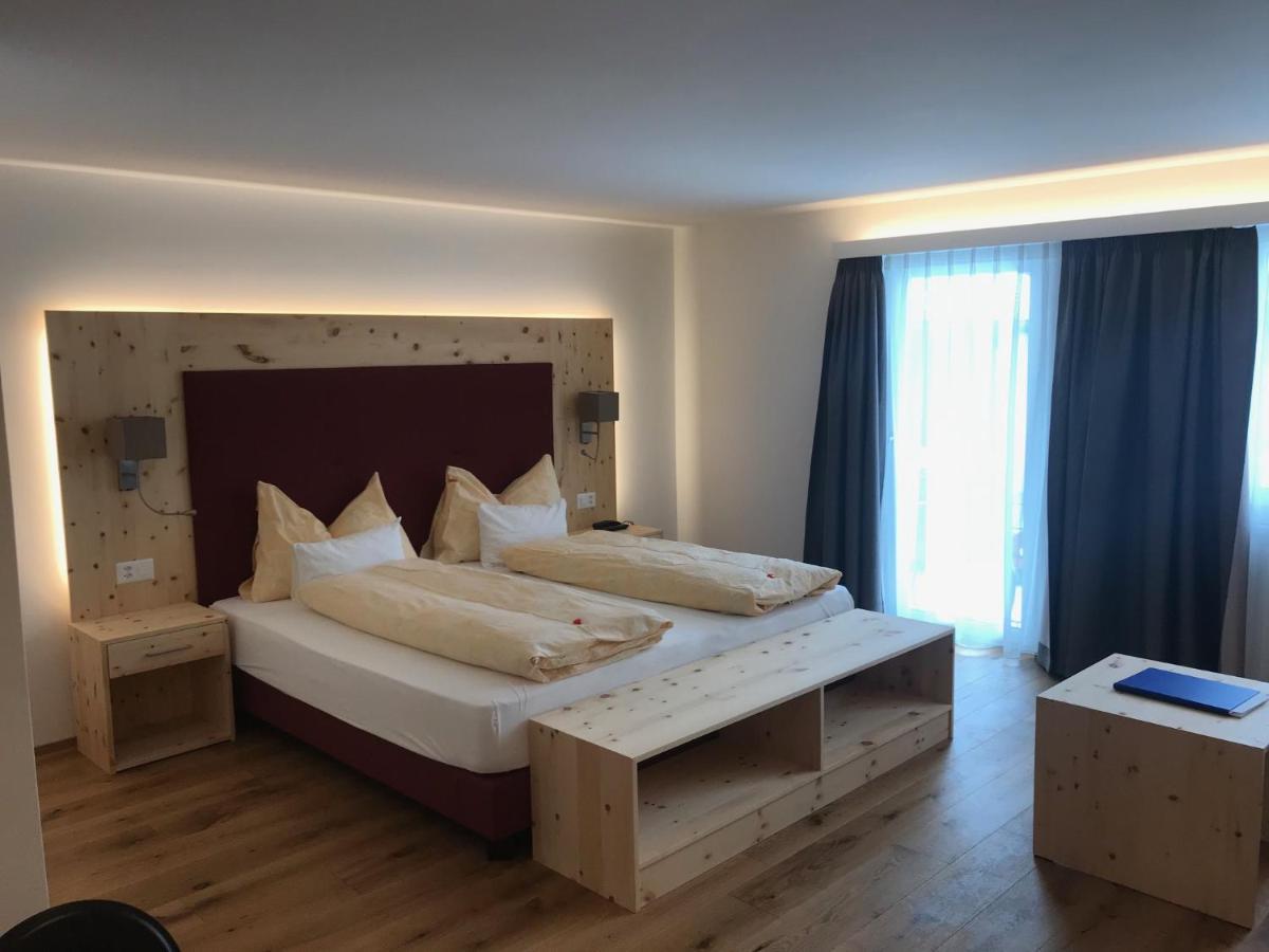 Hotel Conrad Scuol Esterno foto