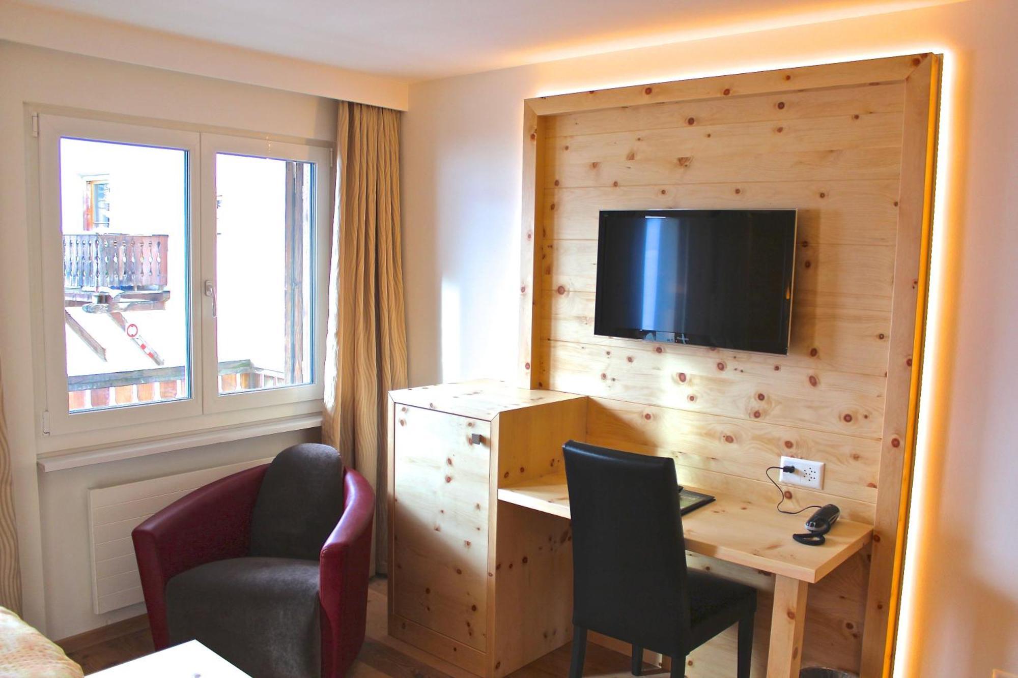 Hotel Conrad Scuol Esterno foto