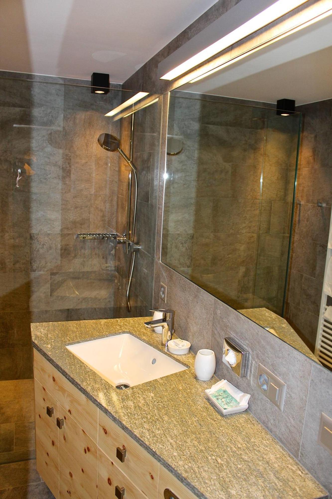 Hotel Conrad Scuol Esterno foto