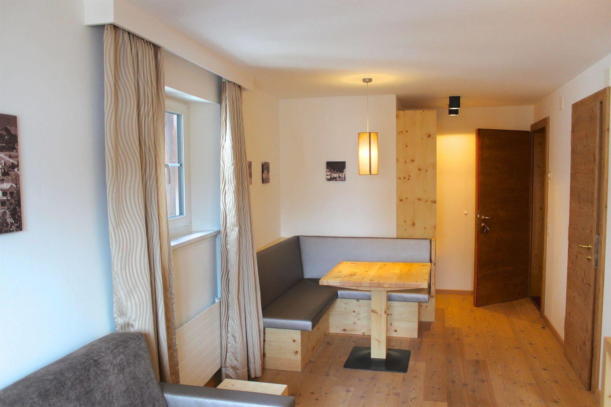 Hotel Conrad Scuol Esterno foto