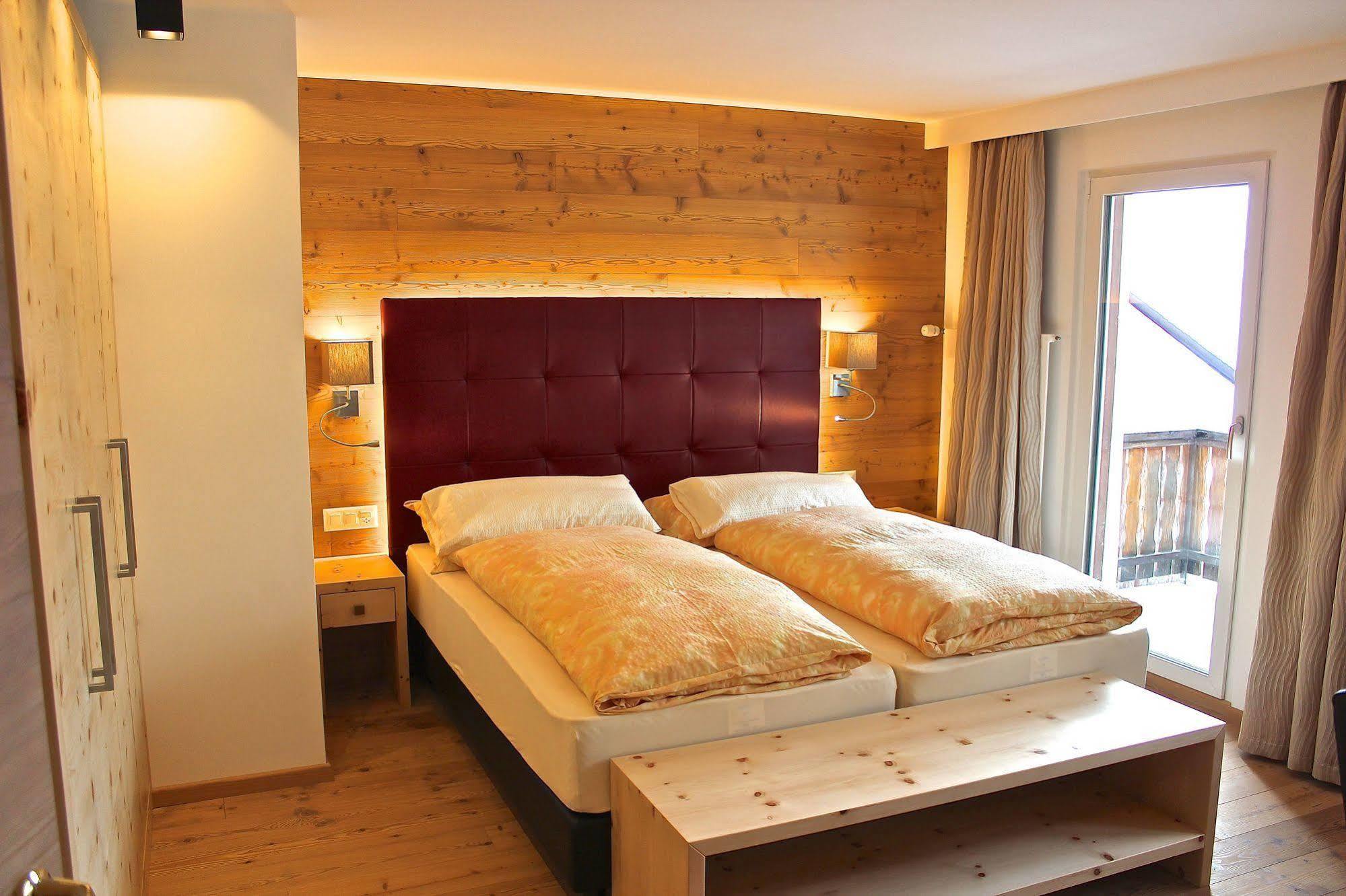 Hotel Conrad Scuol Esterno foto